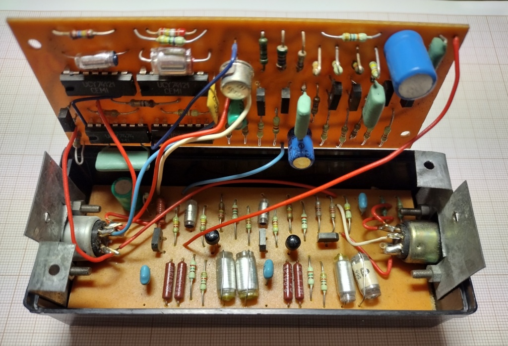 http://seban.pigwa.net/atari/Turbo_2600_from_Thomy/photos/T2600_SZOK_07_FSK_PCB_top_and_FILTER_PCB_bot.jpg